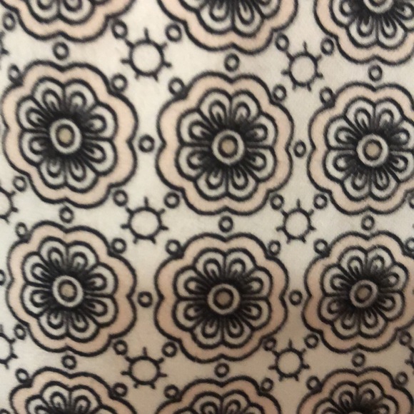 Ann Taylor Brown and Cream Mandala blouse Size L - Picture 6 of 8